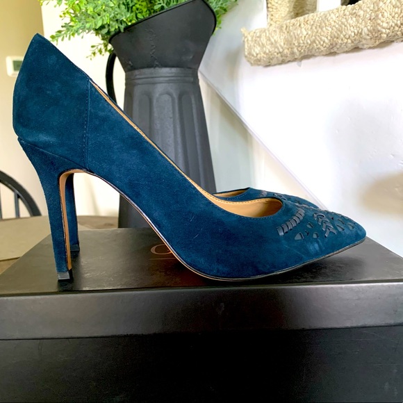 G.I.L.I. Navy Pumps - Picture 1 of 8